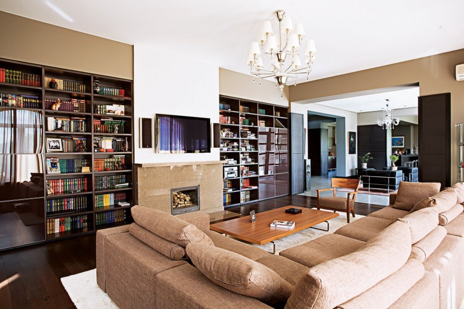 Гостиная с книжным шкафом
