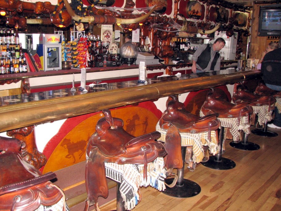 Интерьер салуна дикого Запада