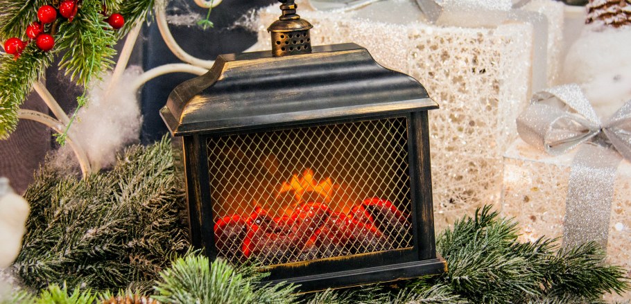 Декоративный камин на новый год