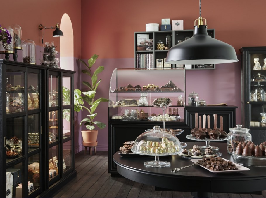 Предложения с tempting display