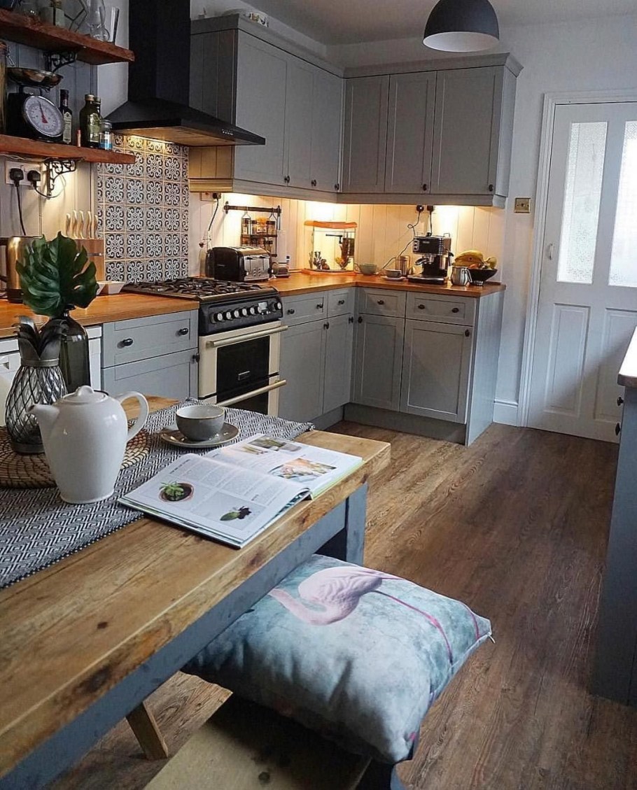 Маленькая уютная кухня