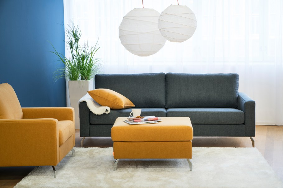 Кожаный диван Версаче