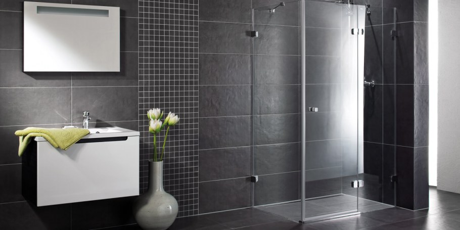 Серая плитка в душевой