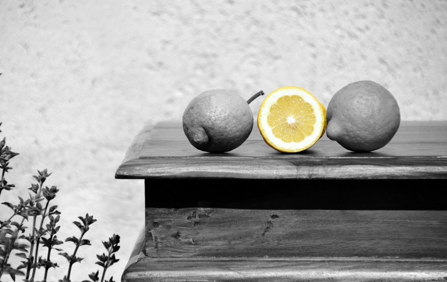 Предметы на сером фоне