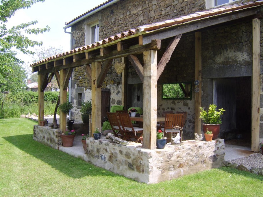 Беседка пристроенная