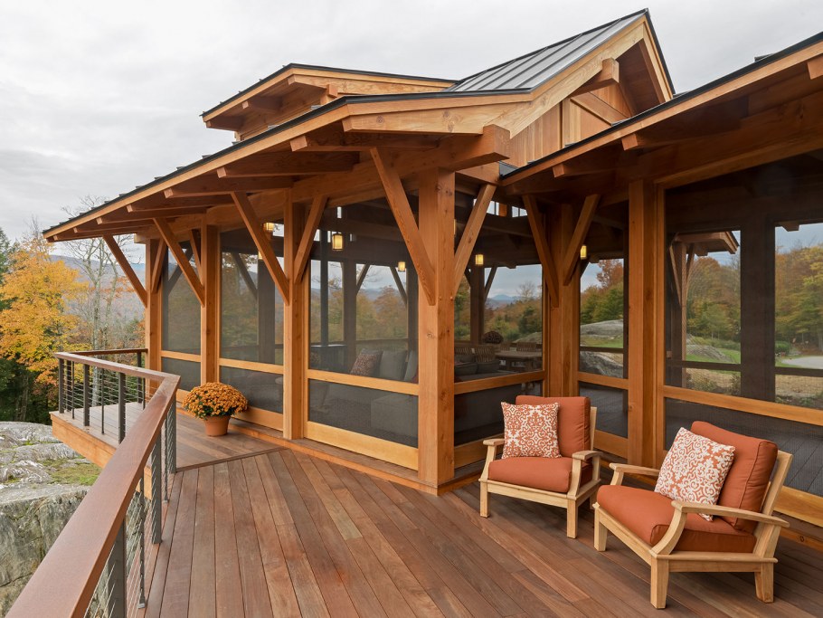 Деревянный навес над террасой