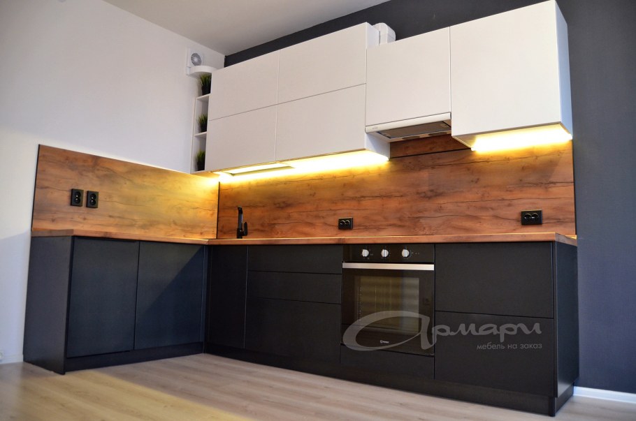 Кухонный гарнитур белый низ деревянный верх