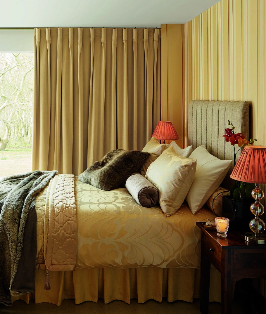 Подобрать текстиль к бежевой спальне