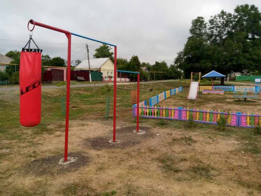 Волейбольная площадка на даче