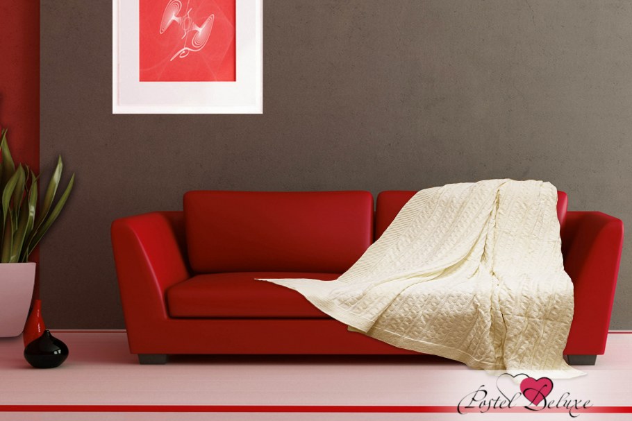 Диван в белой комнате