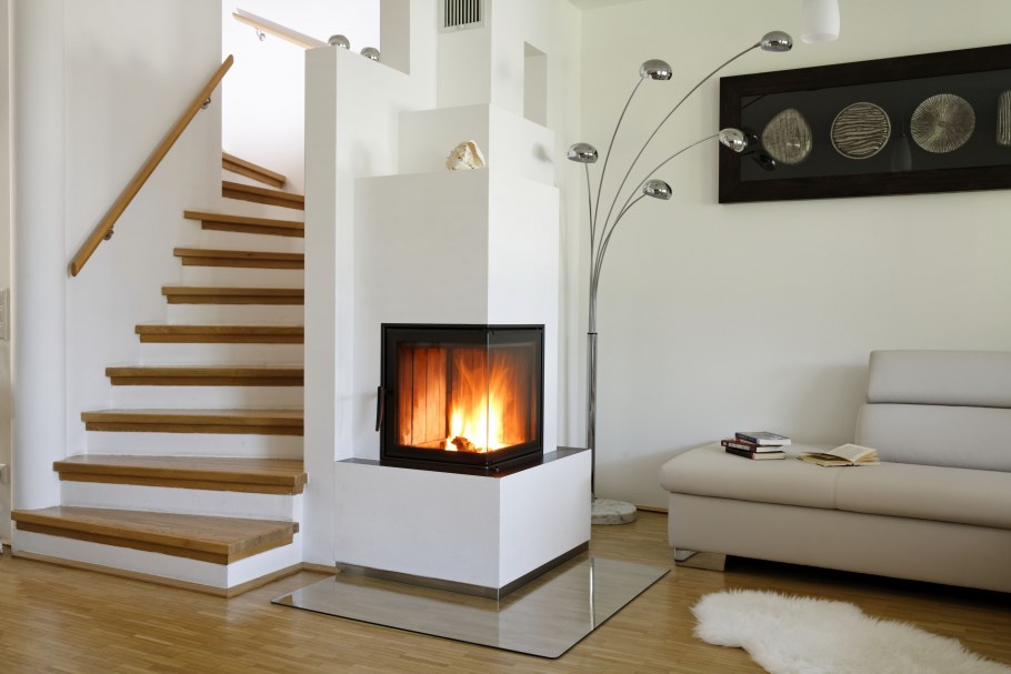 Лестница на второй этаж в рустикальном стиле