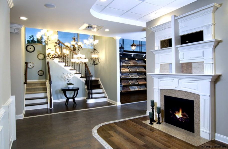 Уютная гостиная с лестницей