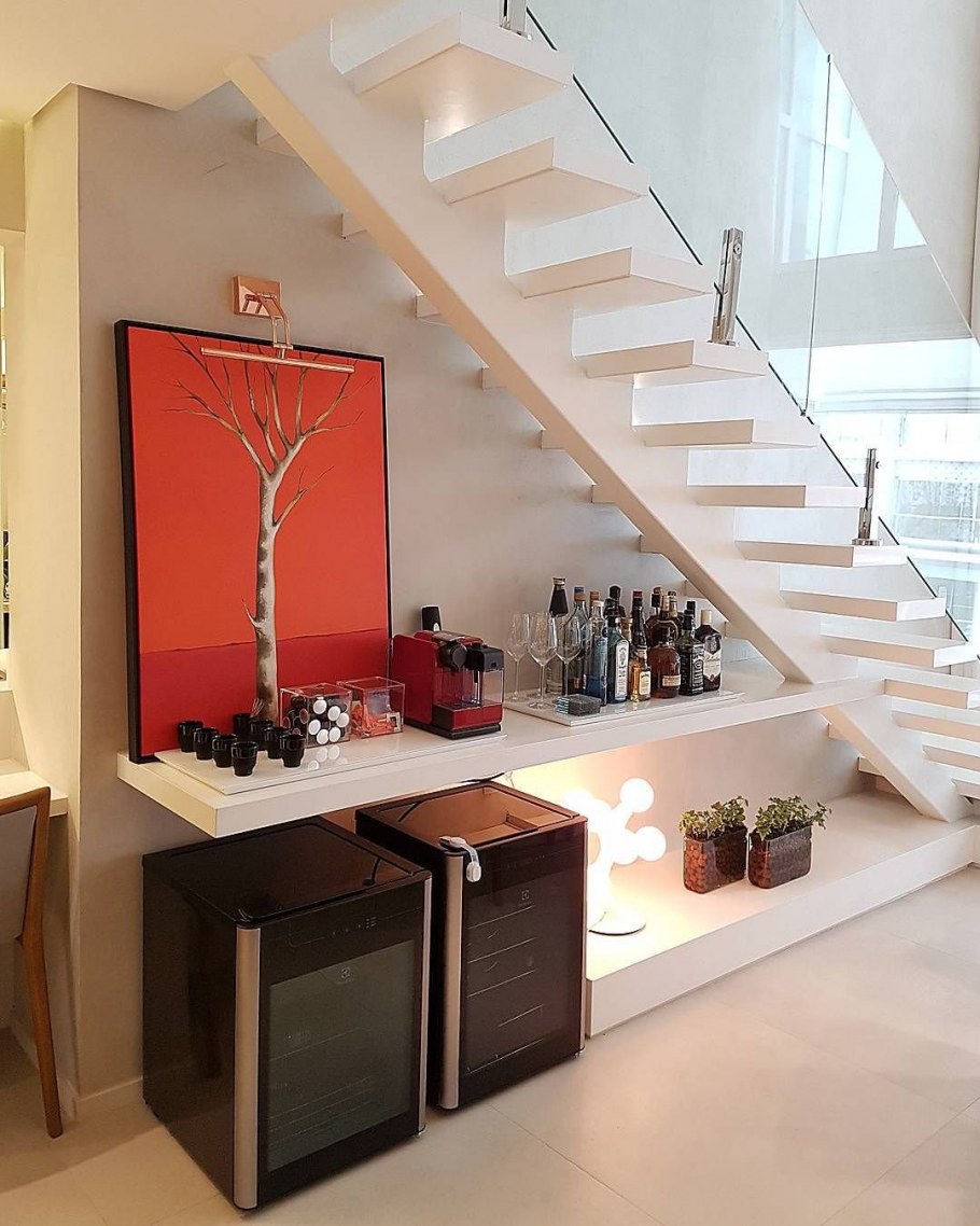 Стол под лестницей