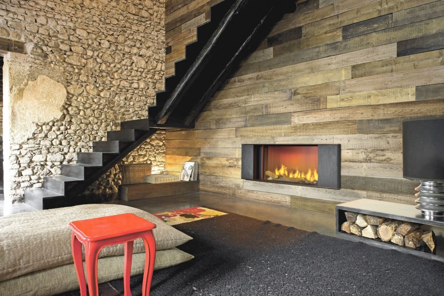 Печь камин под лестницей