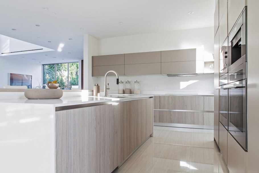 Бежевые кухни в современном стиле маленькие