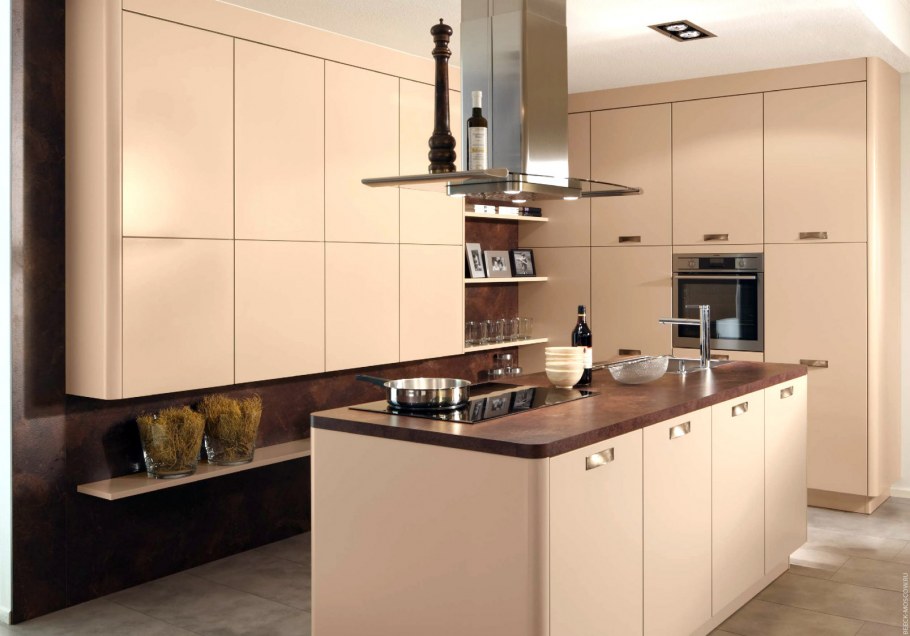 Кухня бежевая с деревом