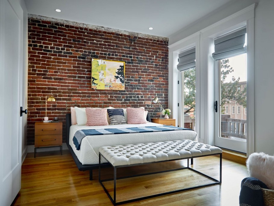 Спальня лофт с кирпичной стеной