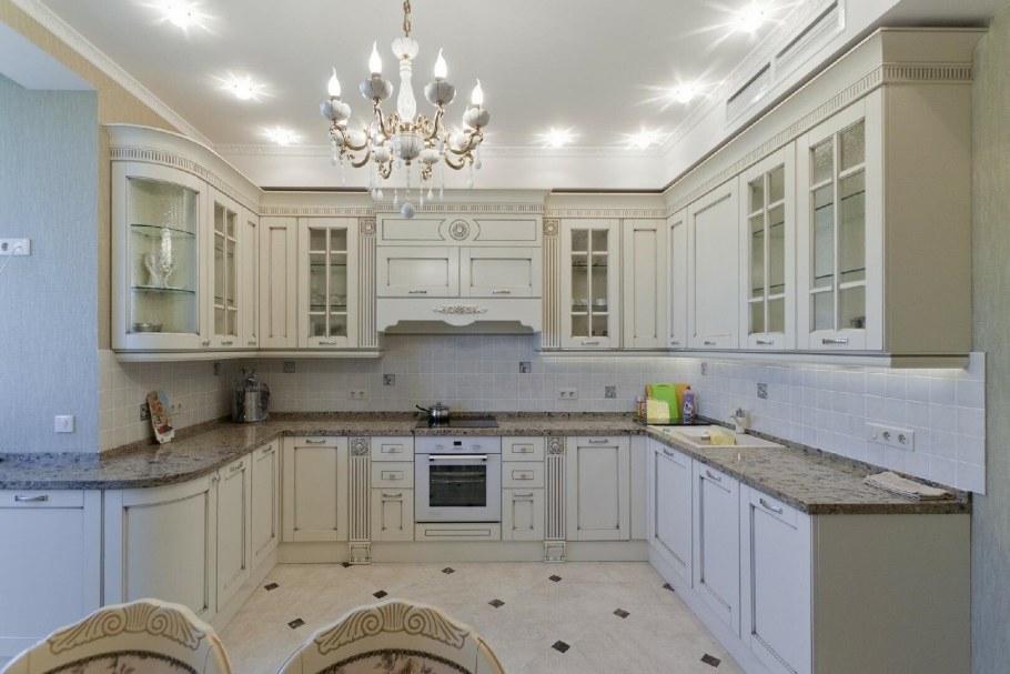 Светлые угловые кухни в стиле современной классики