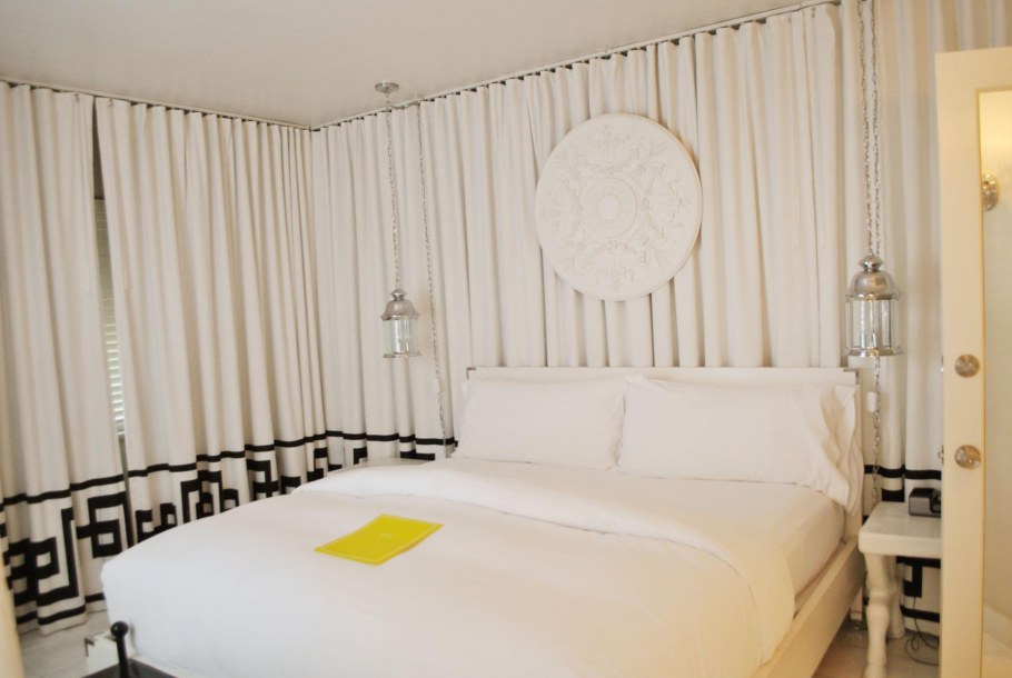 Драпировка потолка