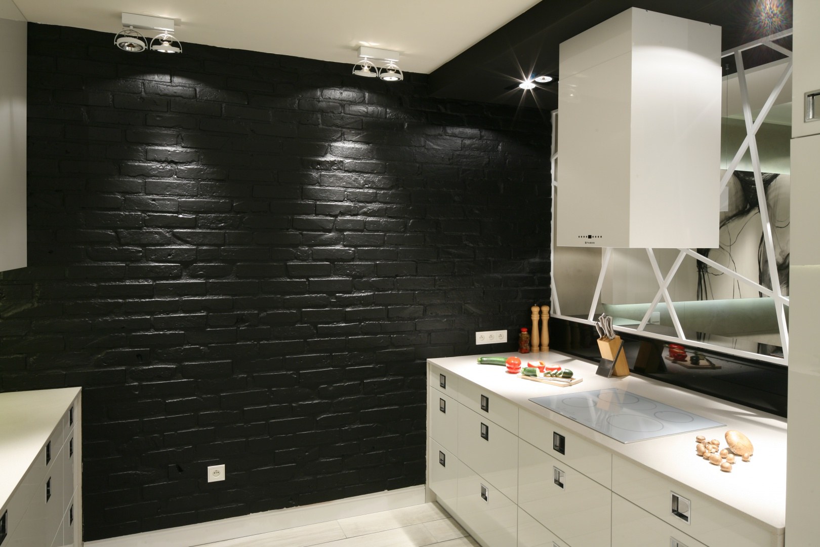 дизайн кухни с черными обоями фото
