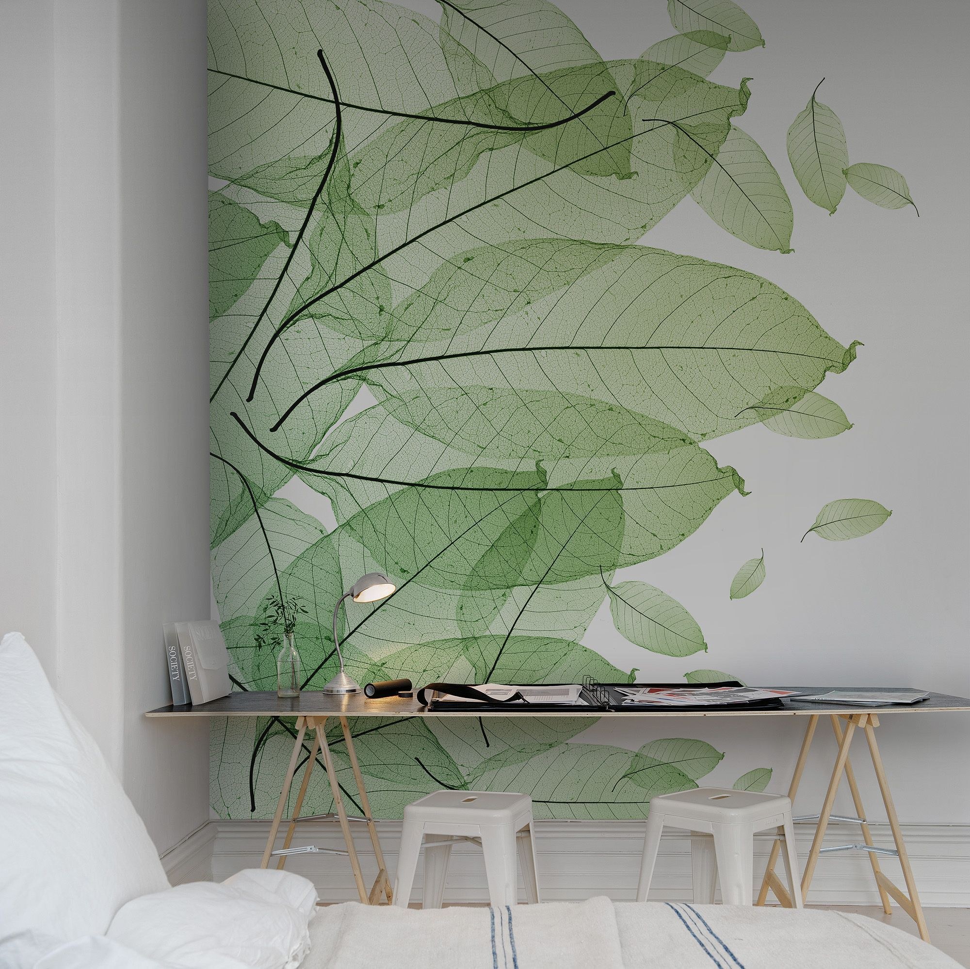 Обои листья купить. Borastapeter папоротник. Аффреско пальмовые листья. Роспись стен в интерьере. Листья в интерьере.