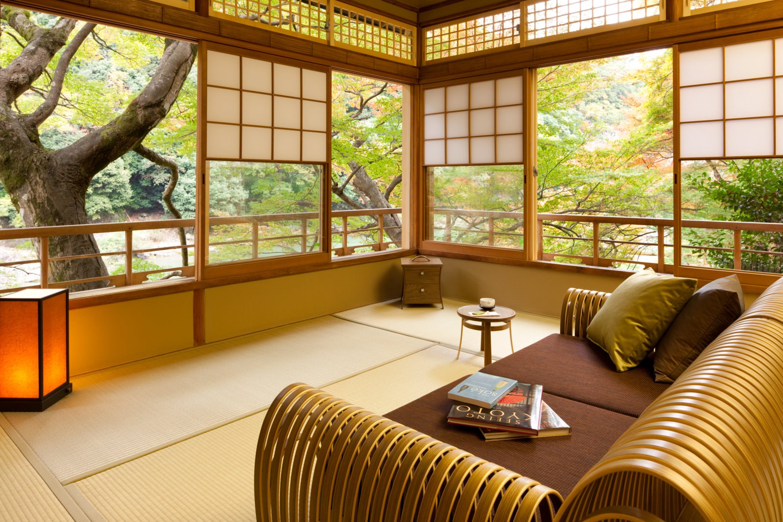 Японские дома купить. Гостиница HOSHINOYA Kyoto,. Минка японский дом интерьер. Японский стиль в интерьере. Традиционный японский интерьер.