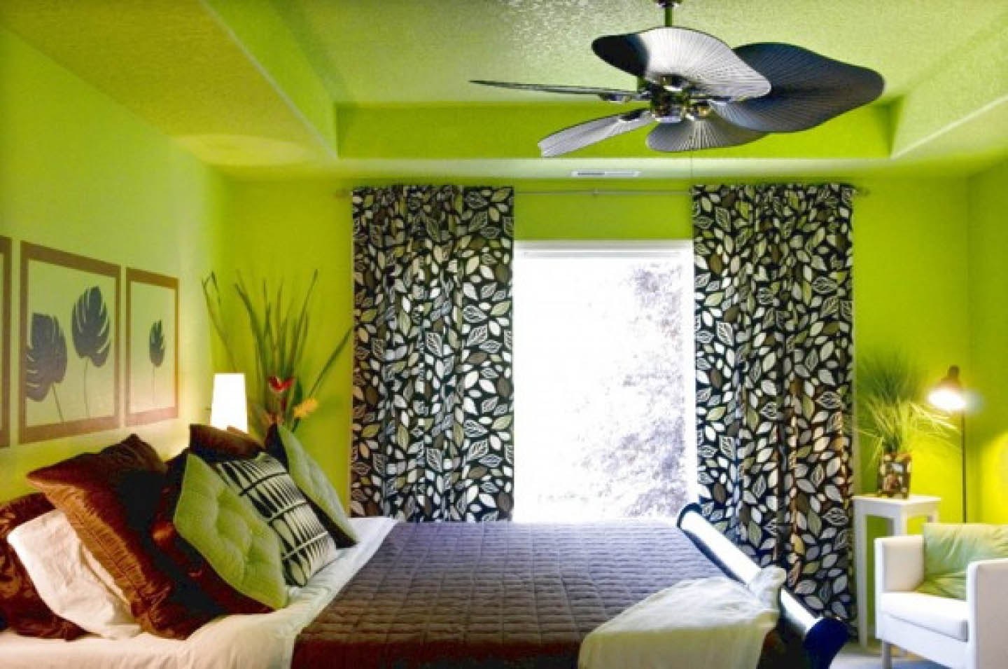 Спальня в черно зеленых тонах