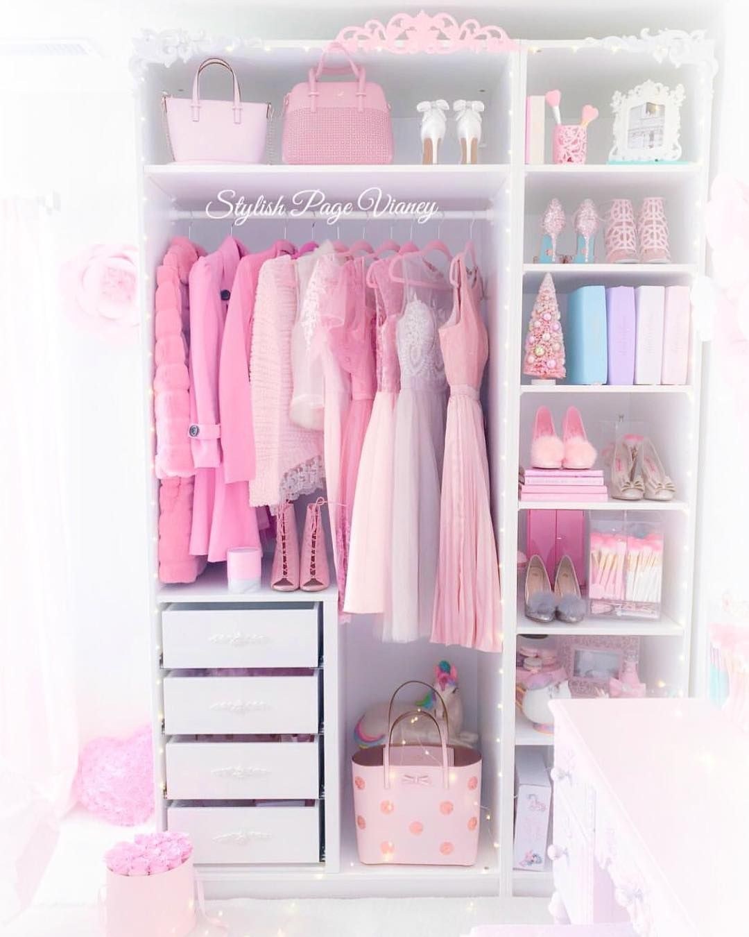 Розовый шкаф для девочки