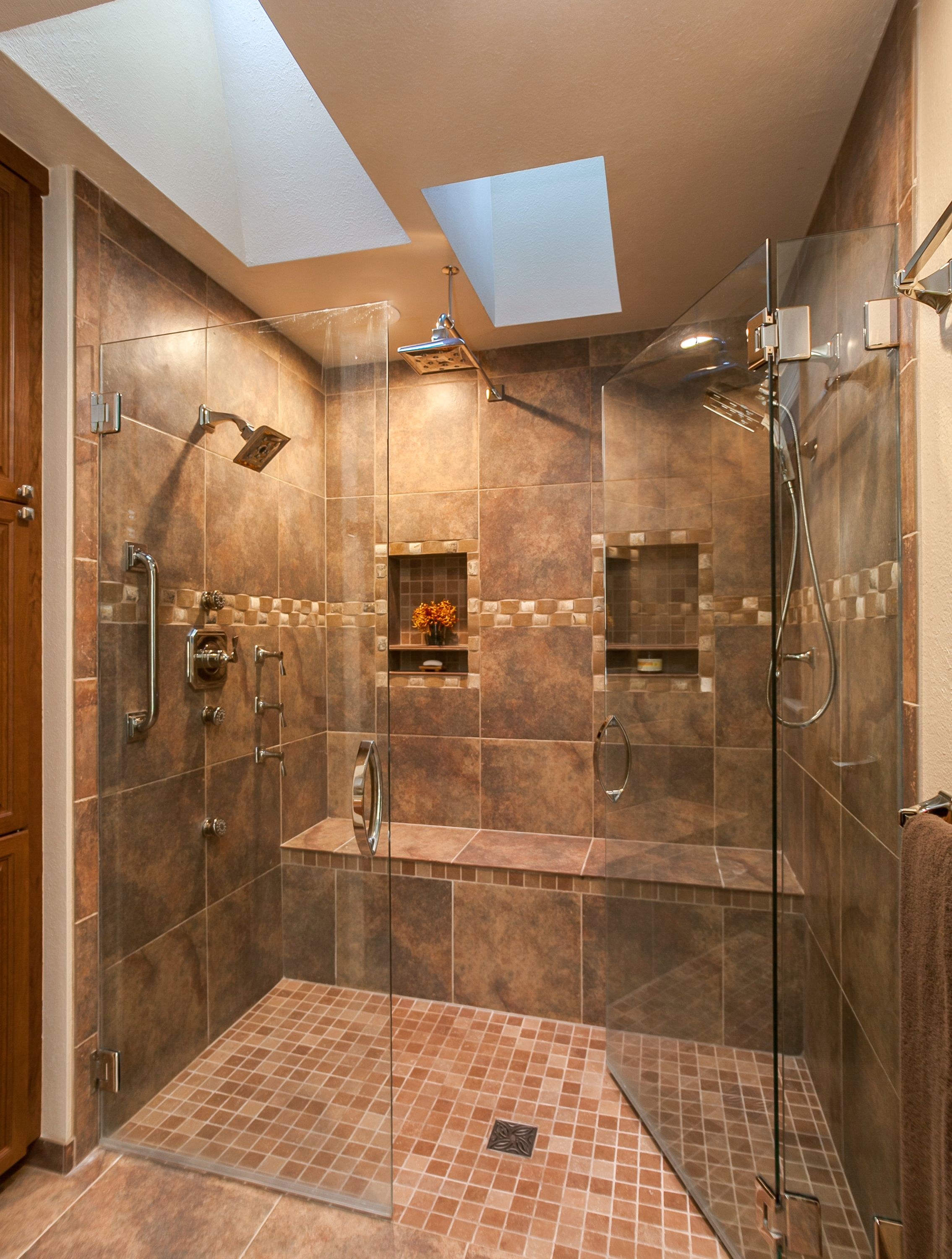 Ванная комната без ванны и душевой. Душевая комната. Ванная комната душевая. Ванная комната с душем. Красивая душевая комната.