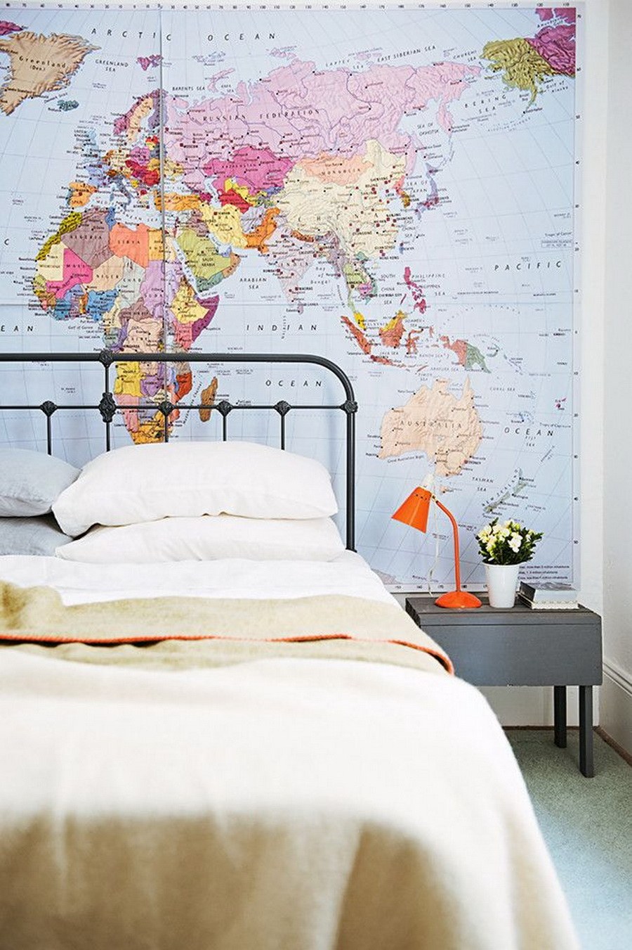 Географические карты в интерьере