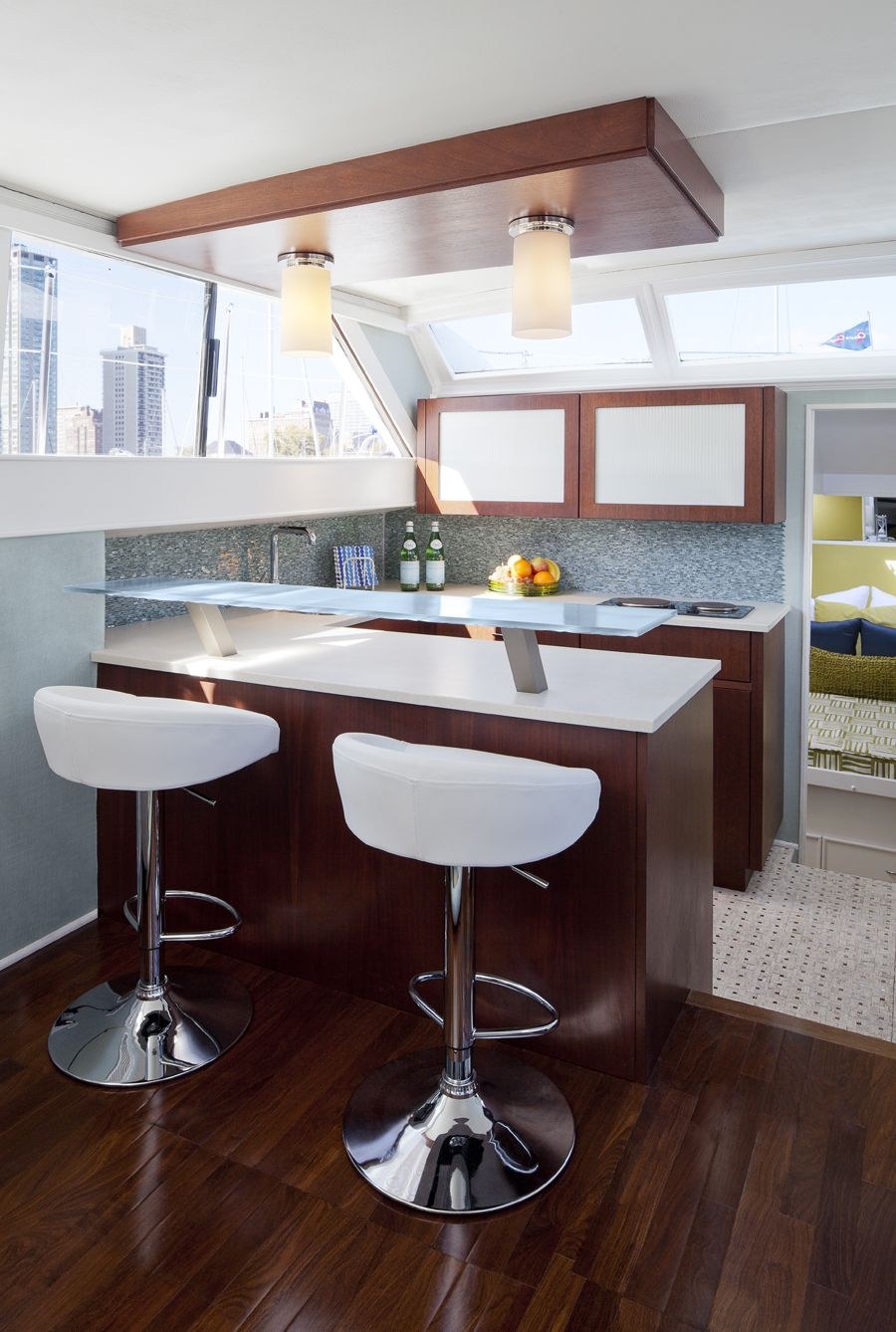 Виды барных стоек в интерьере (48 фото)