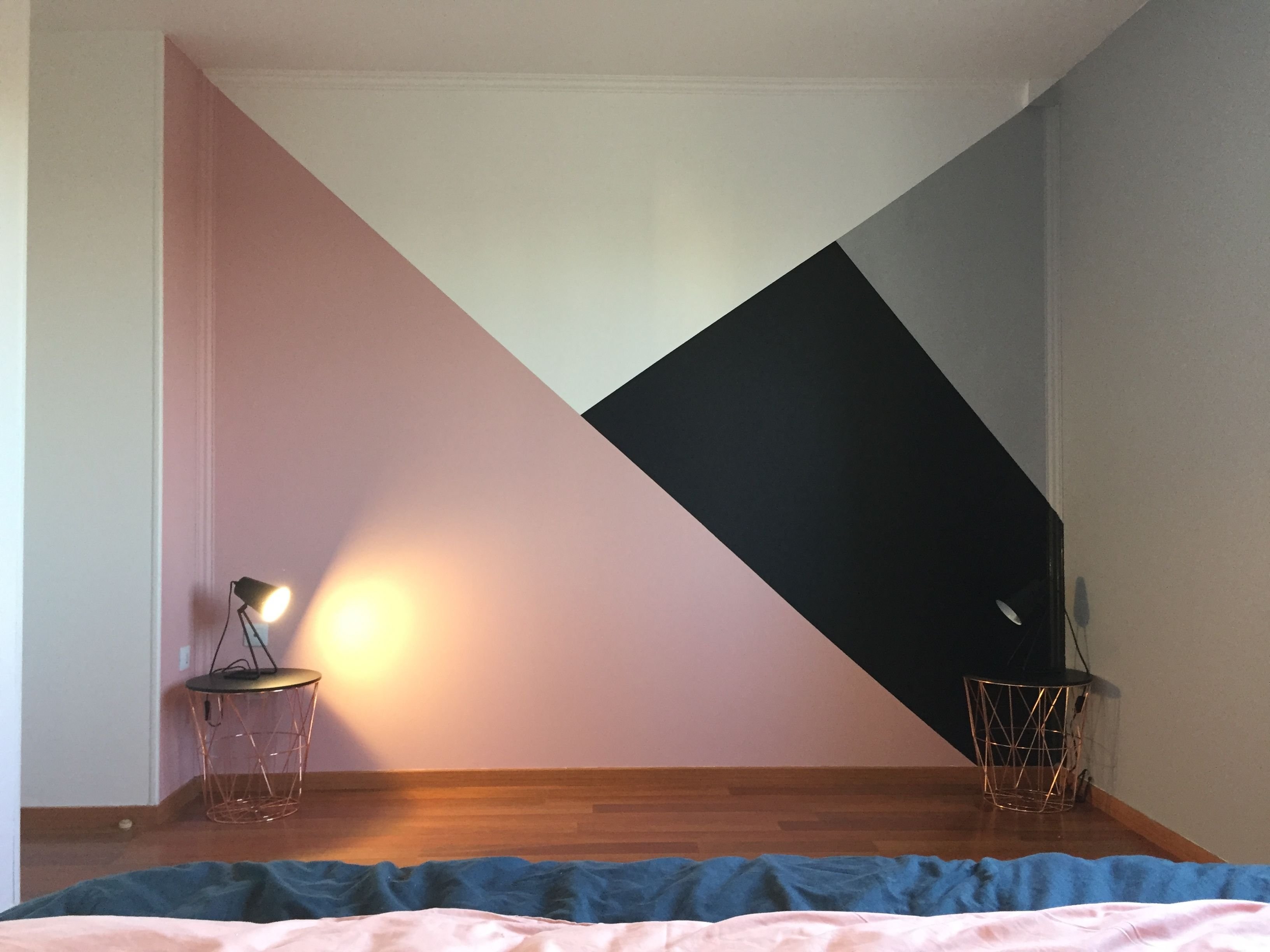 геометрия на стене в интерьере краской