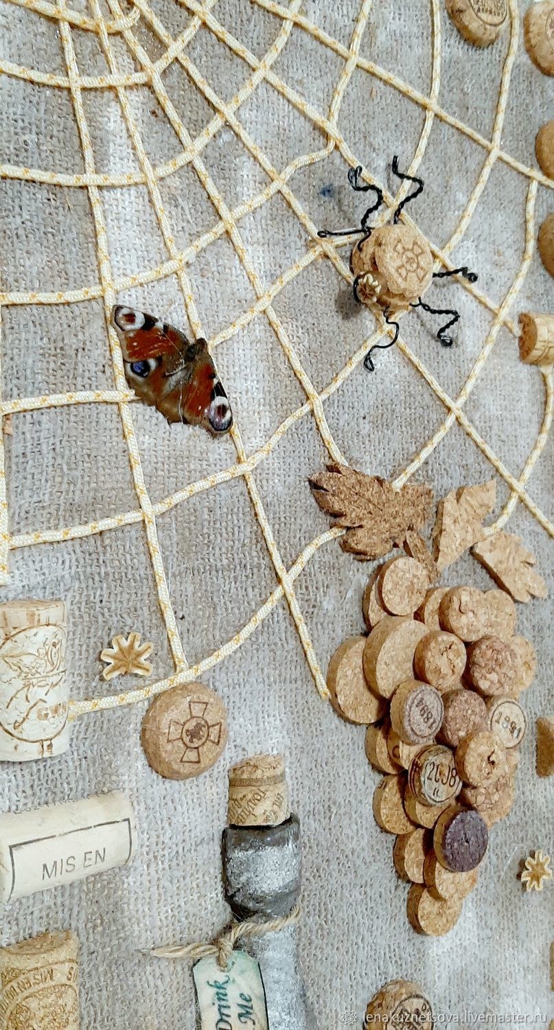 Декоративное панно из пробок