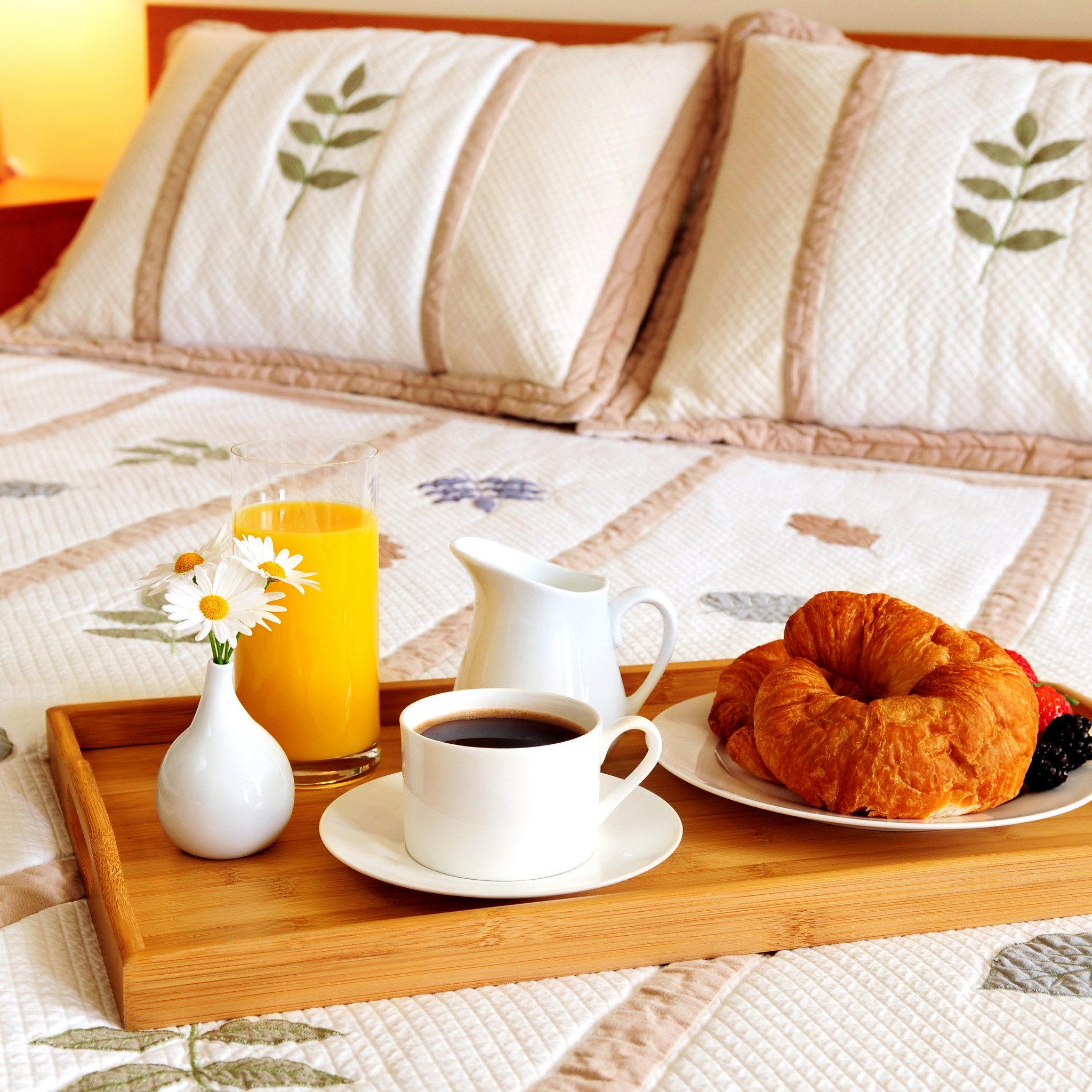 Спать после завтрака. Кофе в постель. Завтрак. Завтрак в кровать. Доброе утро кофе в постель.
