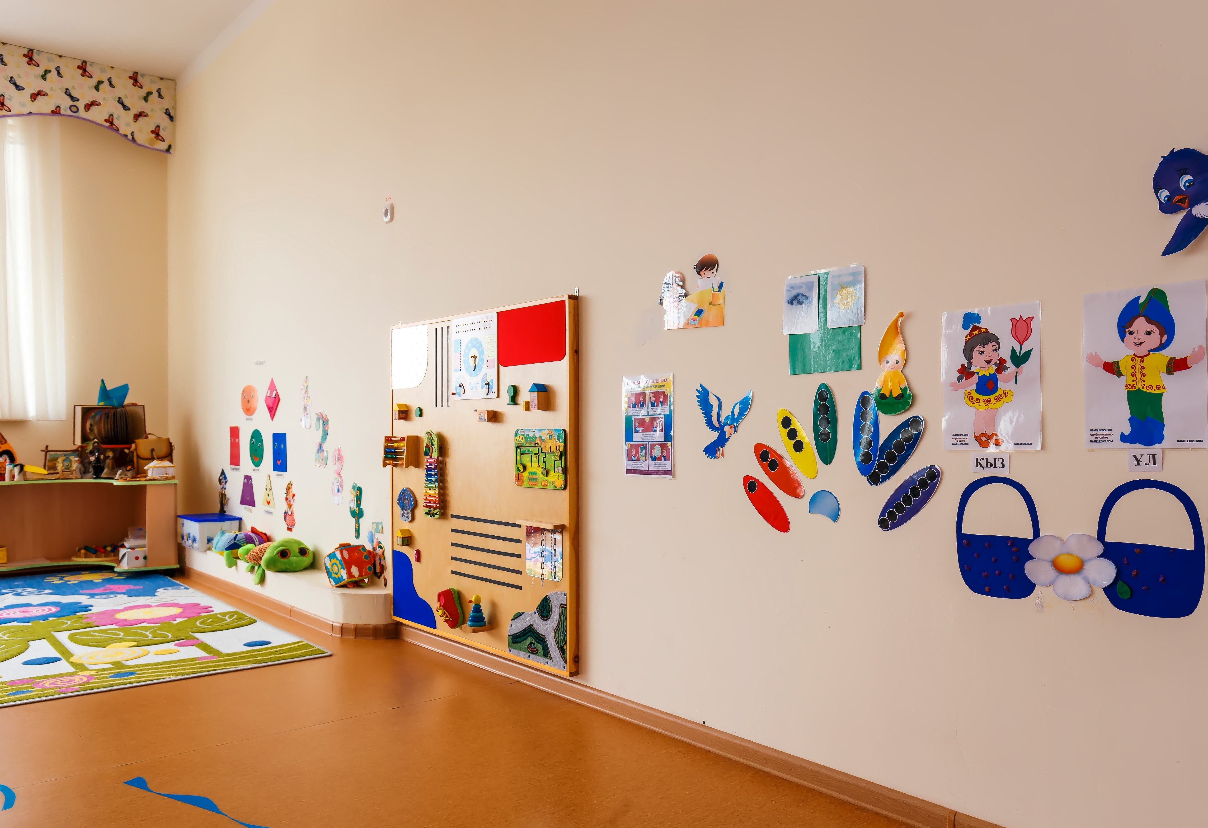 Оформление группы стены. Украсить стену в детском саду. Развивающая стена в детском саду. Украшение стен в ДОУ. Стены в садике.