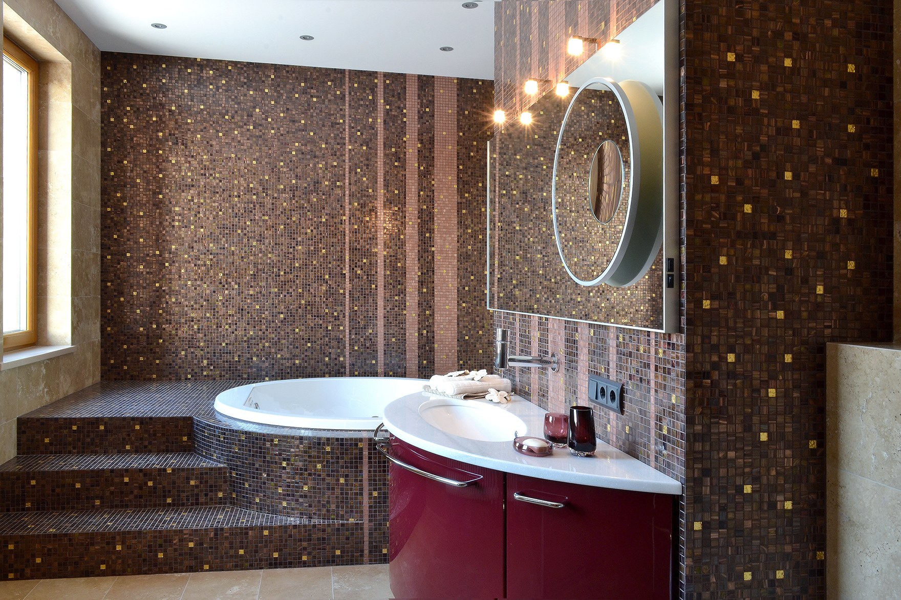 Мозаика для ванной plitka mosaica ru. Ванная с мозаичной плиткой. Отделка ванной комнаты мозаикой. Плитка мозаика для ванной. Ванная отделанная мозаикой.