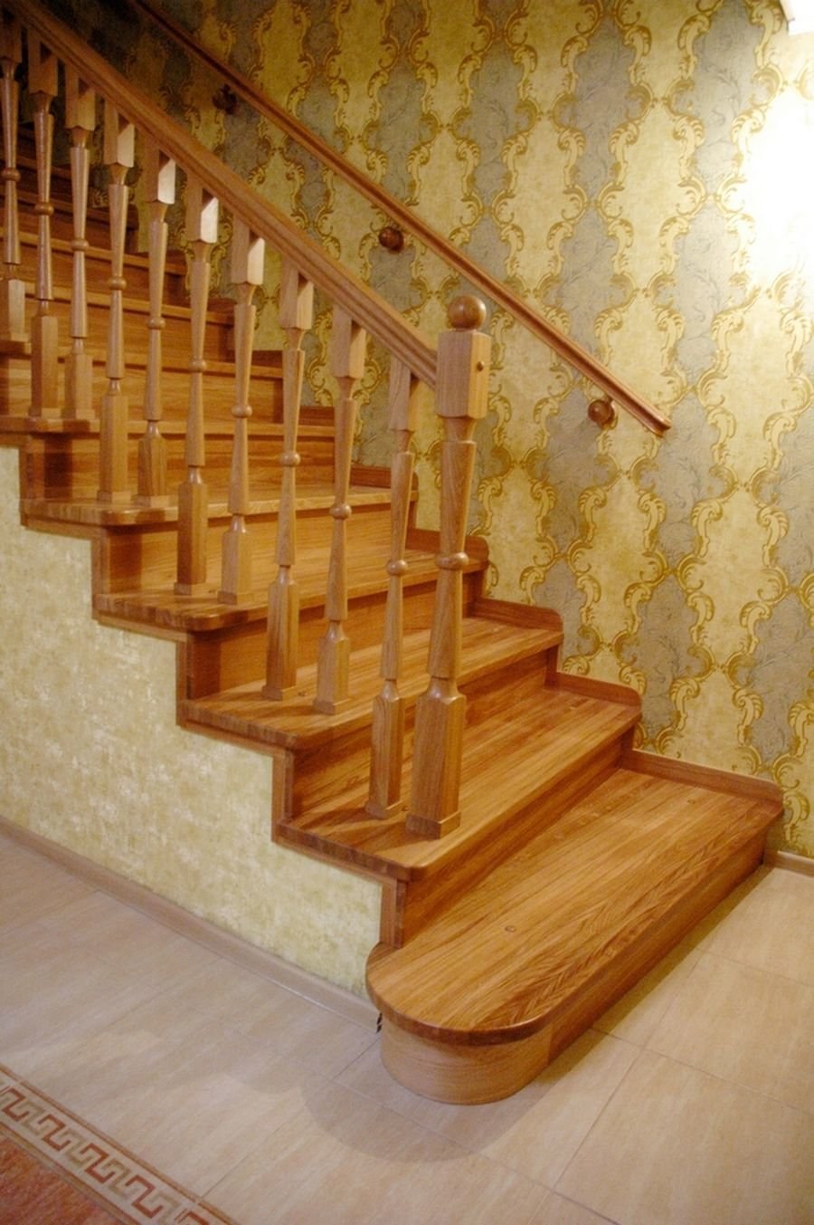 Лестница с забежными ступенями