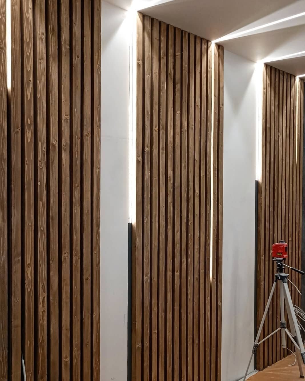 Рейки на стену: декоративные деревянные баффели в интерьере, как их сделать, отделка и декор