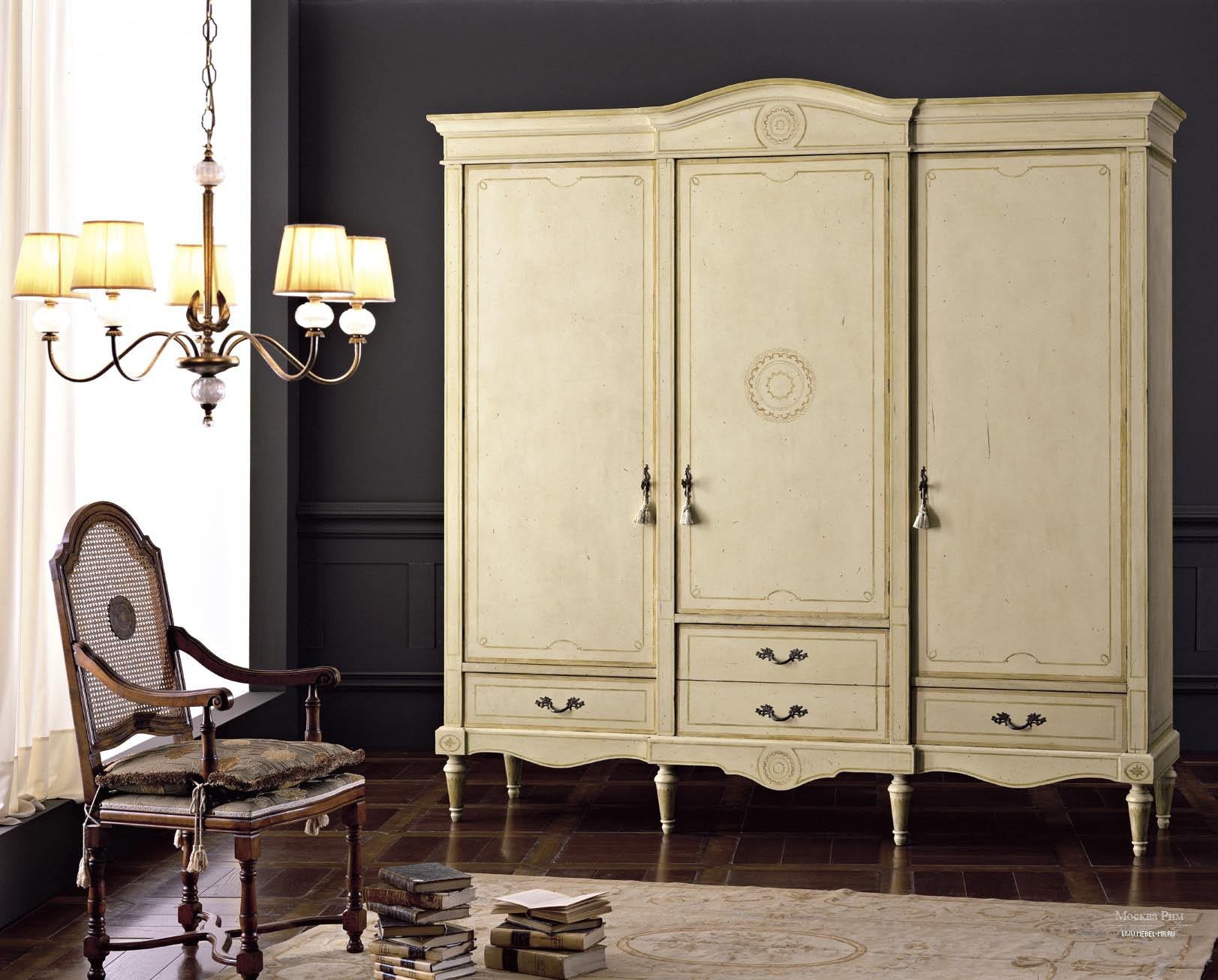 Шкафы ретро стиль. Antico Borgo мебель. Шкаф платяной Oak Италия. Шкаф классический. Шкаф в классическом стиле.