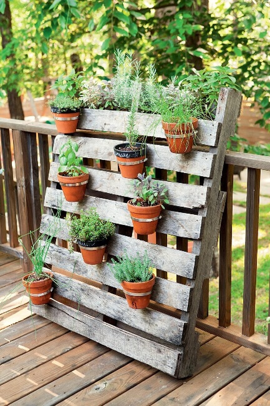 Подвесные горшки на забор