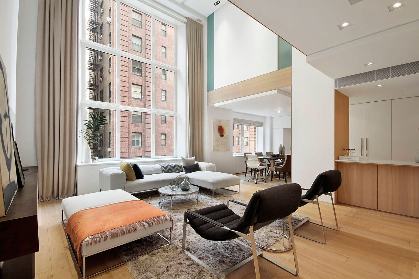 Интерьер виллы в современном стиле. Открытые жилые помещения. Interior story. Элитное жилье. Потолок лофт двухуровневый лофт.