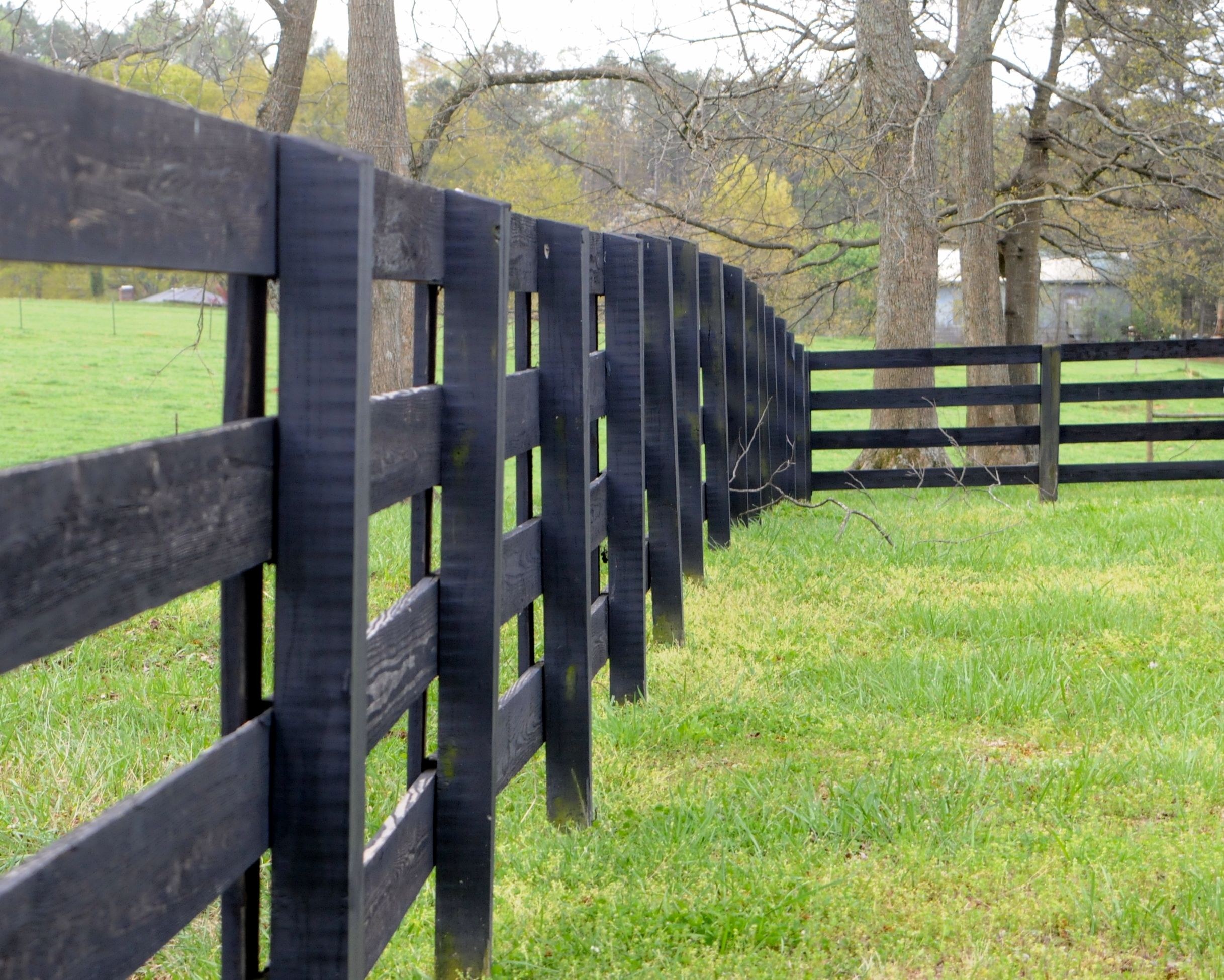 Забор ранчо из дерева фото