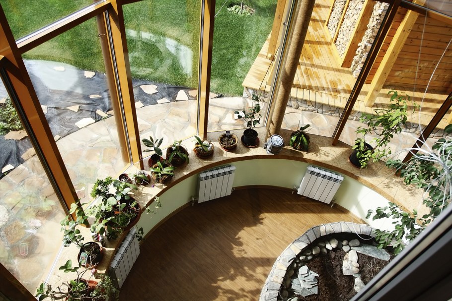 Оранжерея в эркере