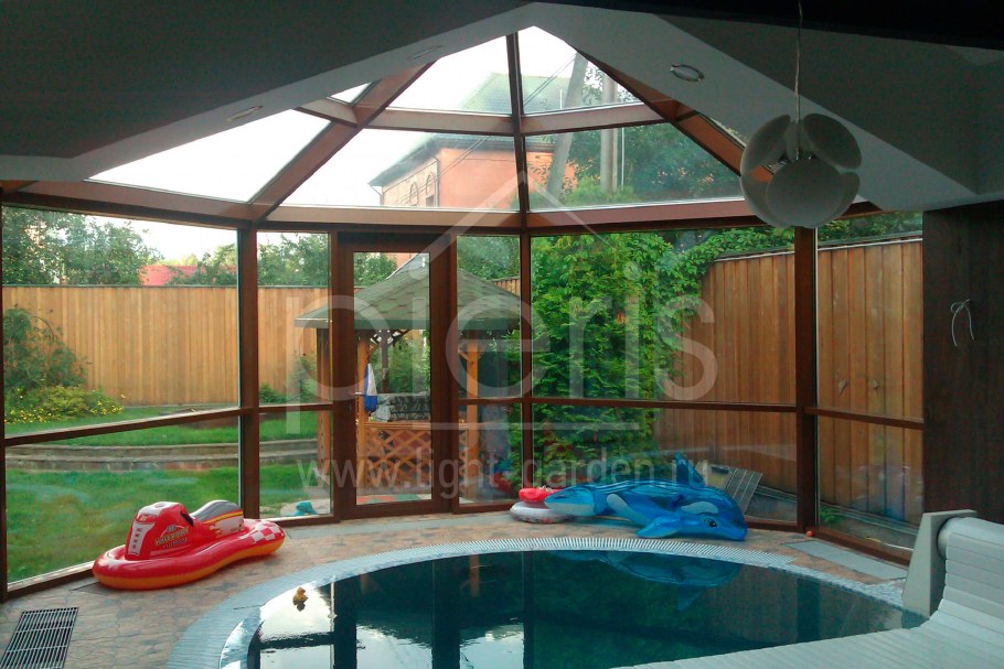 Крытые бассейны со стеклянной крышей