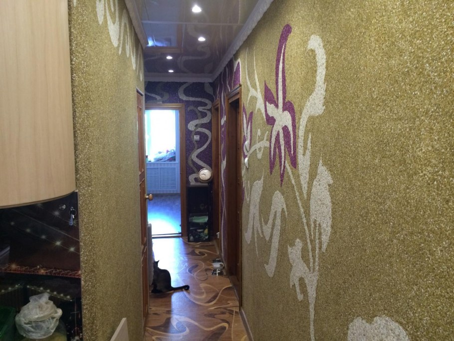 Жидкие обои в коридоре