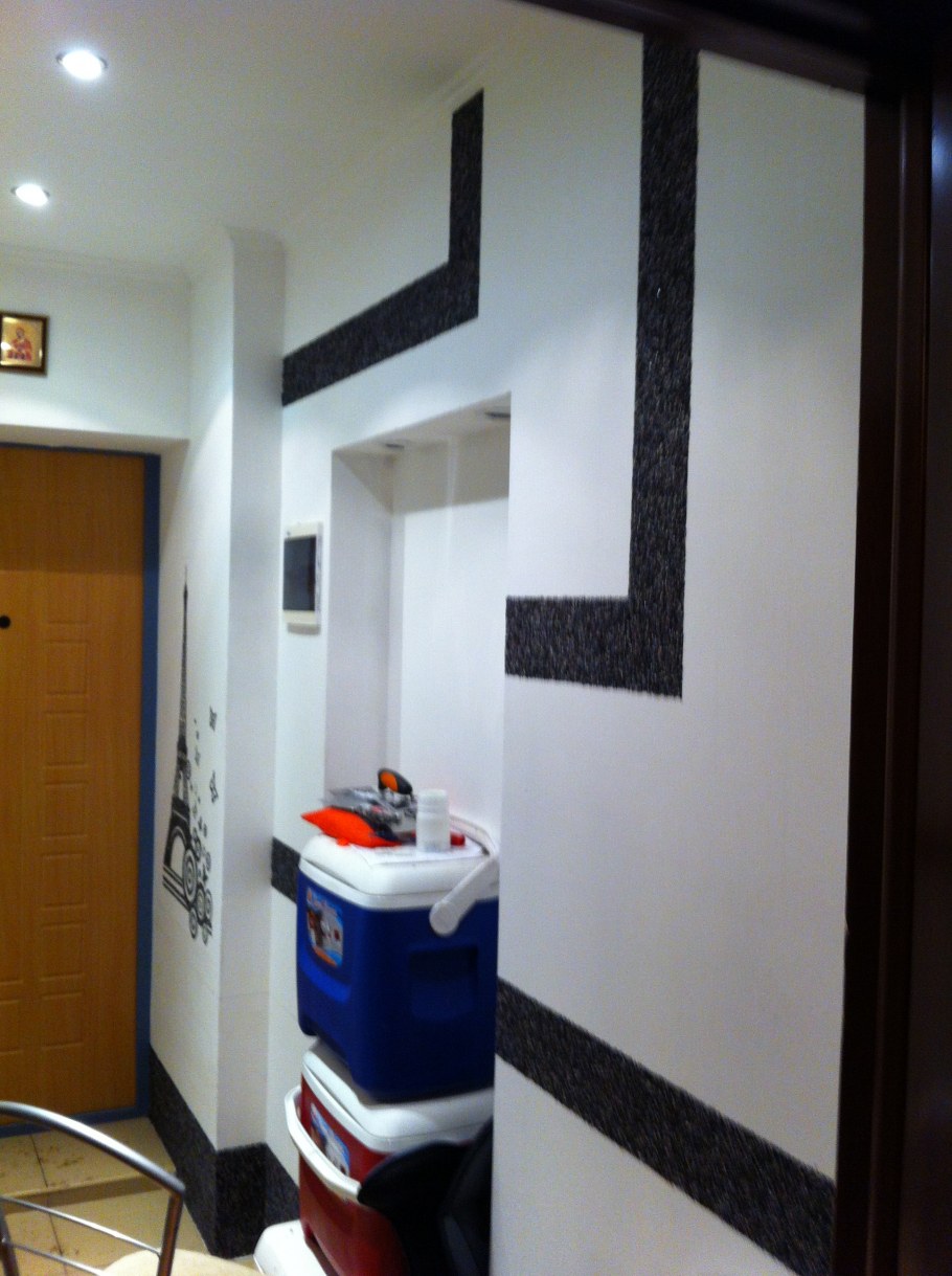 Жидкие обои в прихожей