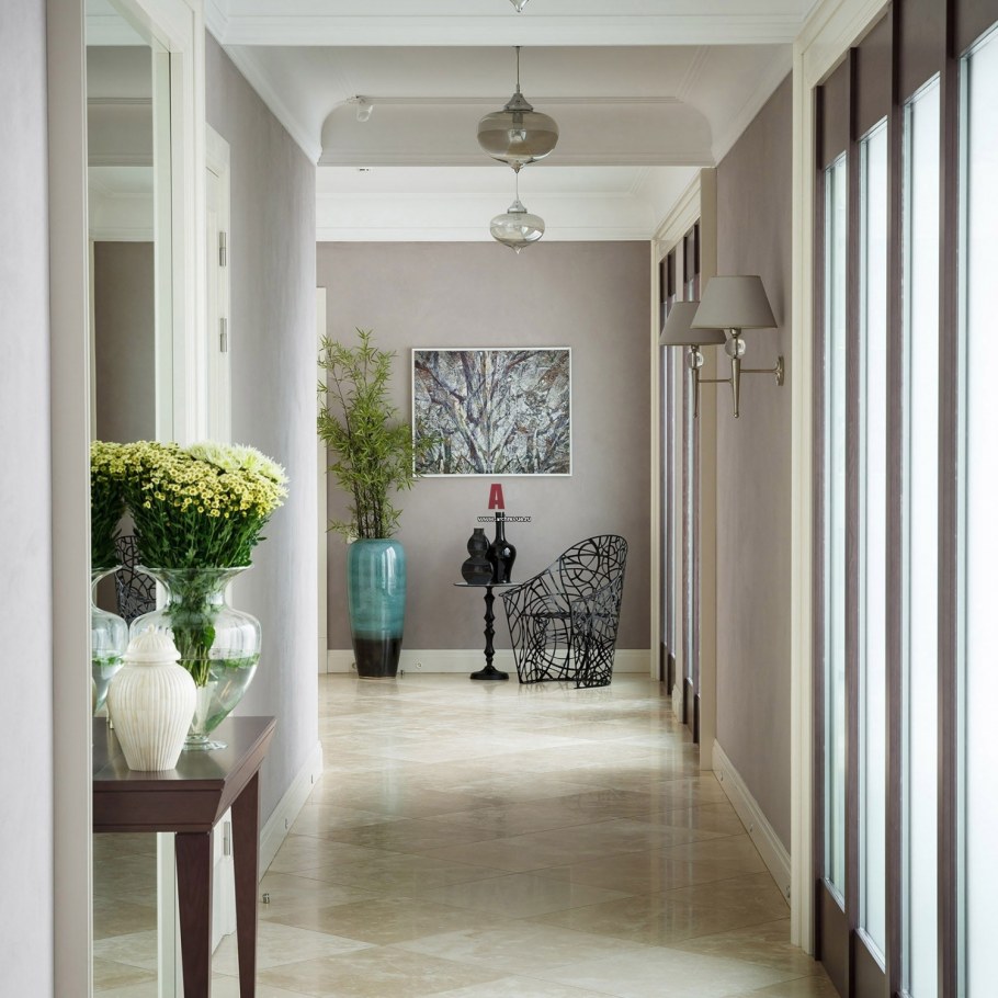 Кори дор в постельных тонах