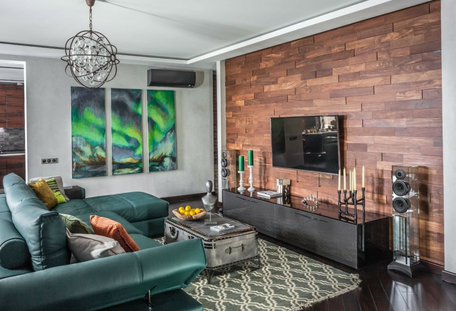 Гостиная с камином и телевизором