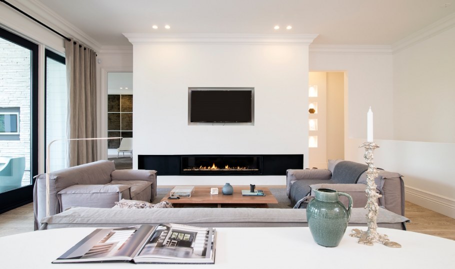 Скандинавский стиль в гостиной с телевизором