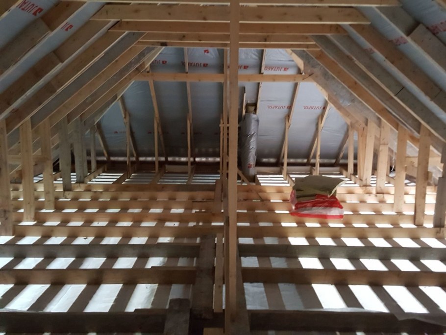 Вальмовая кровля с холодным чердаком